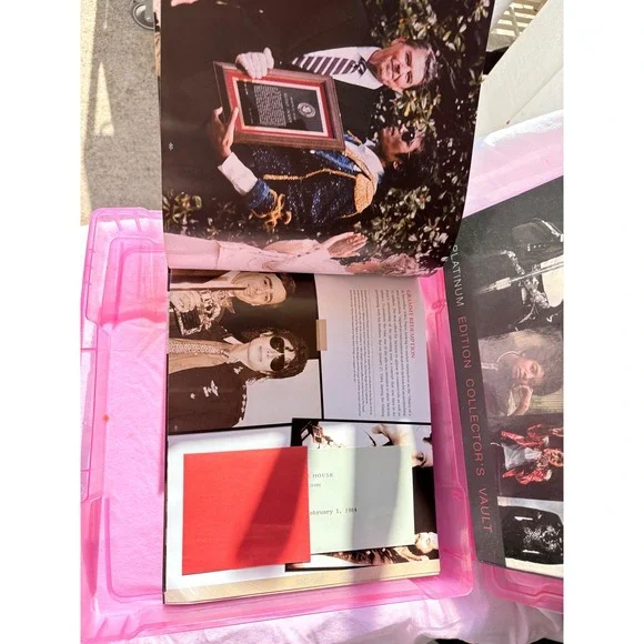 Michael Jackson Platinum Edition Collectors Vault Tribute King of Pop Book - Picture 2 of 5